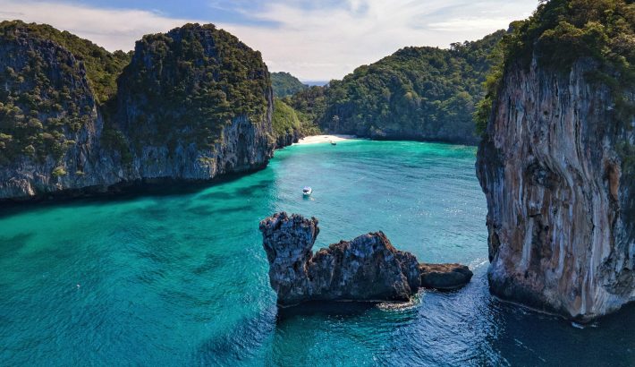 How To Avoid the Crowds – Early Bird Phi Phi Tour or Sunset Tour?